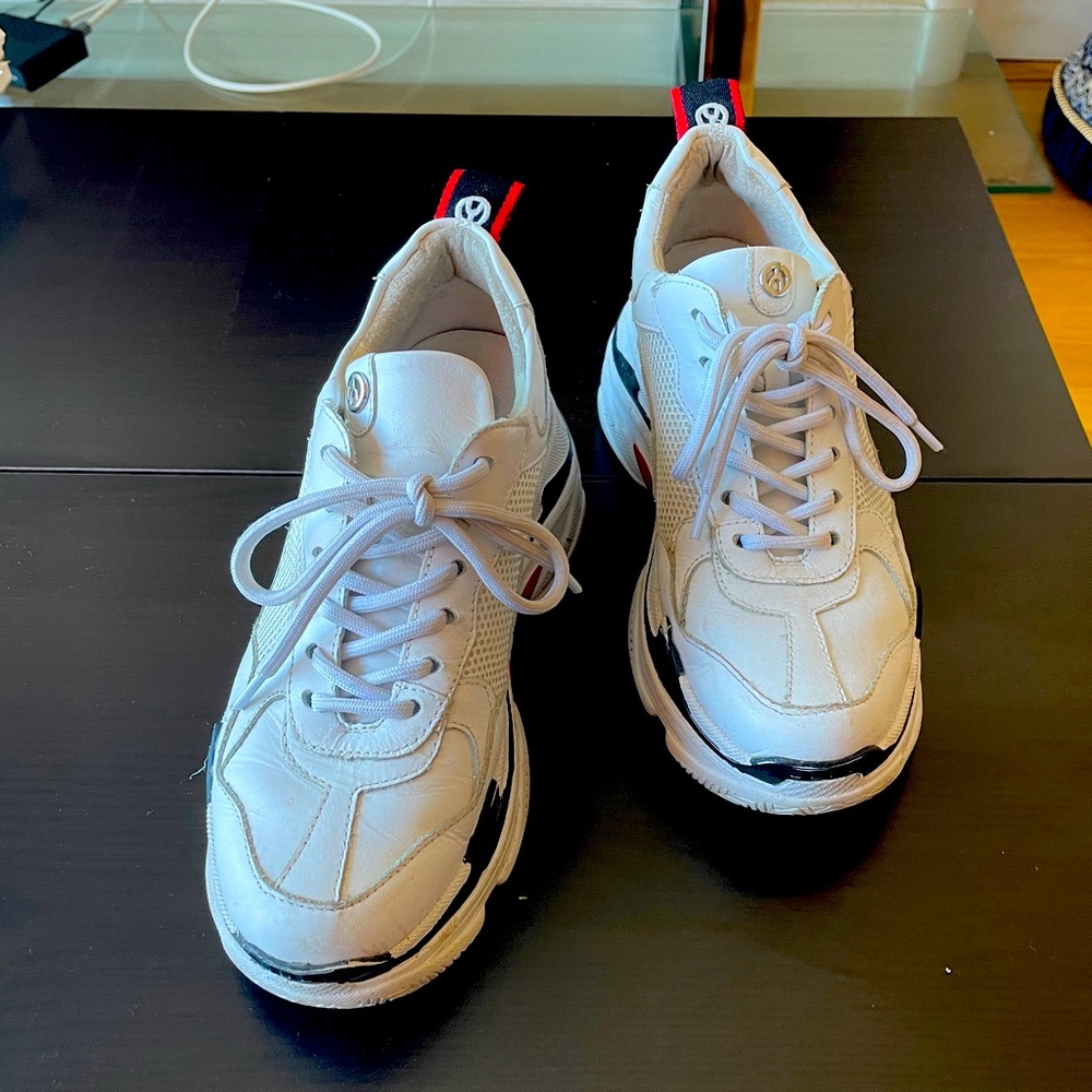 White Wishbone sneakers with a heel in size 6.